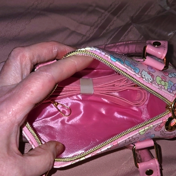 Hello Kitty Pink Handbag - Picture 7 of 10